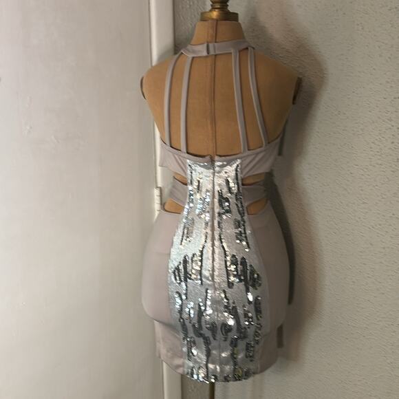 BEBE Silver Sequin Textured Halter Open Cutout Back Top Dress Cocktail FLAW - Picture 2 of 11